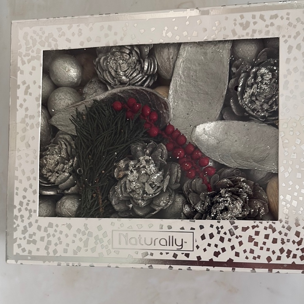 Naturally Holiday Potpourri. New in Box.